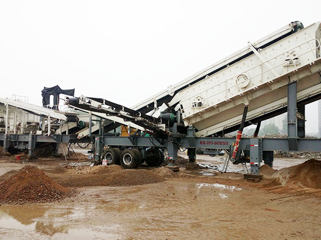 河北秦皇島移動破碎機破碎建筑垃圾現場