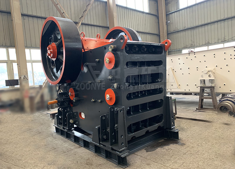 CJ顎式破碎機(jī)實(shí)拍1