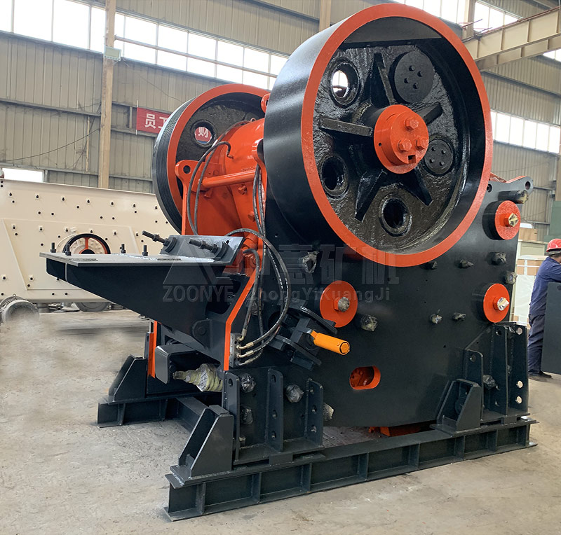 CJ顎式破碎機(jī)實(shí)拍3