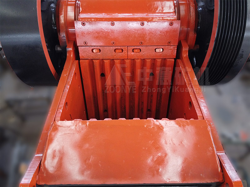 CJ顎式破碎機(jī)實(shí)拍4