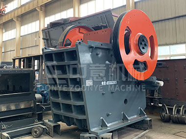 今春發貨忙 時產200噸歐版鄂式破碎機出征山東