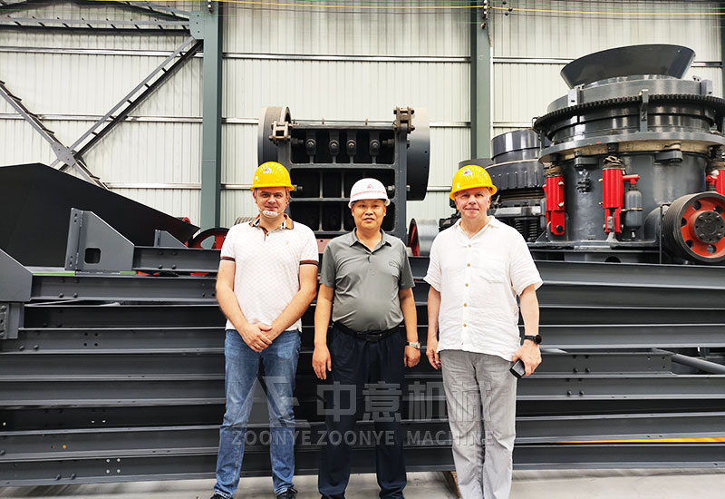 劉經理與國外客戶合影留念